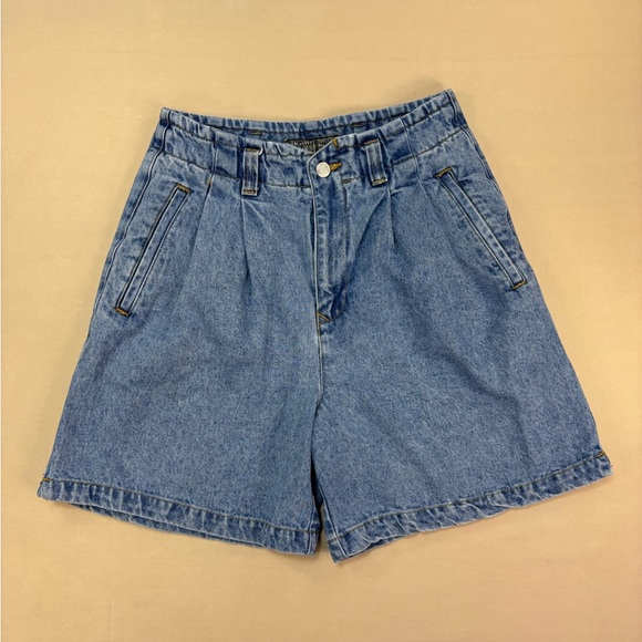 Old Navy Pants - Old Navy Vintage 90’s Women’s High Waisted Mom Blue Jean Shorts Size 10